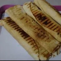 ساندوتش جبن مثلث مع المربى